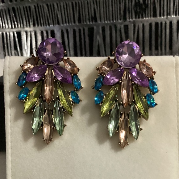 - 💗Beautiful GoldTone Colorful Floral Crystal Earrings - Picture 15 of 17